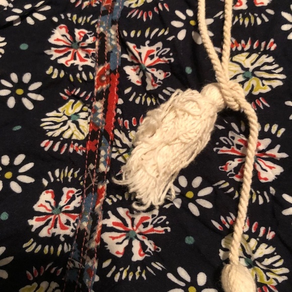 UMGEE XL BELL SLEEVE, LACY , COLOURFUL BLOUSE, TASSELS, NEW OR LIKE NEW - Picture 2 of 8